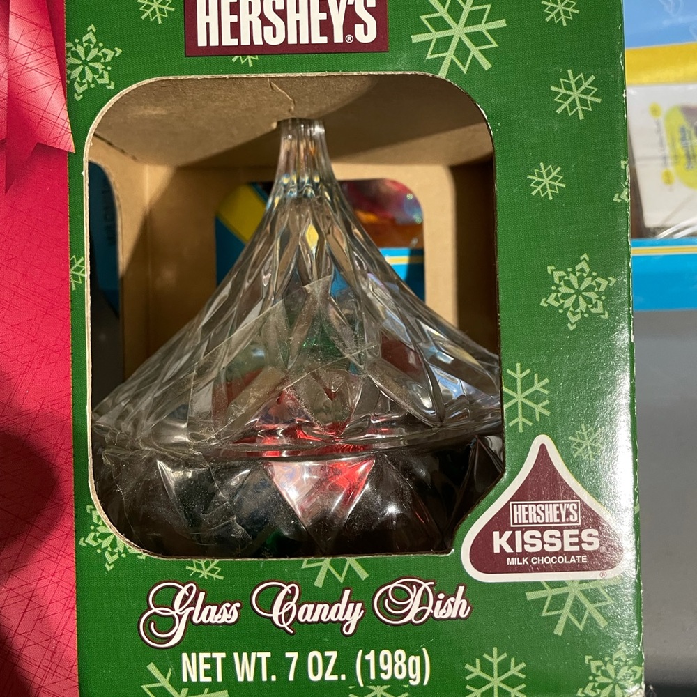 NIB Hershey’s Kiss Glass Candy Dish great Valentine's Day gift been collected